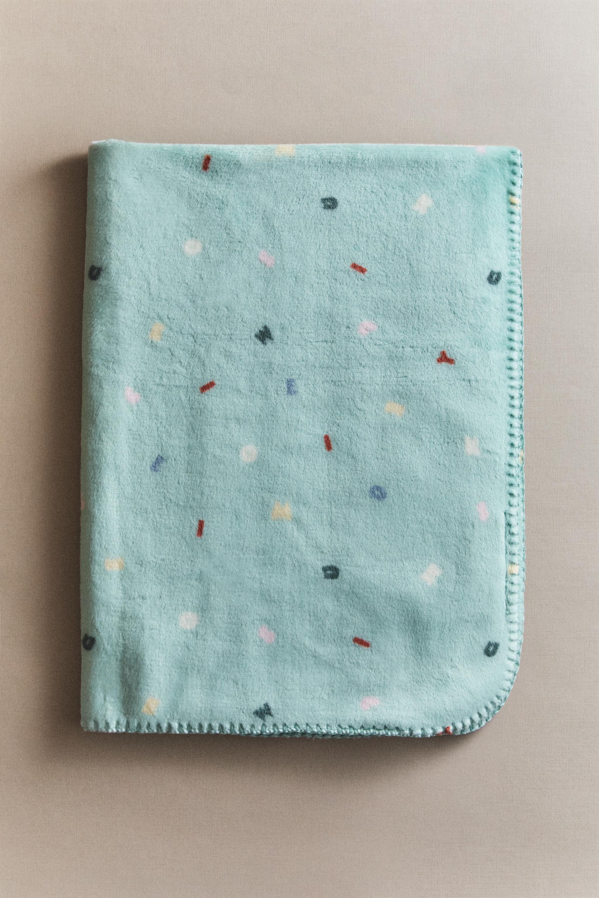 MICKEY & MINNIE LETTERS BABY FLEECE BLANKET ©DISNEY